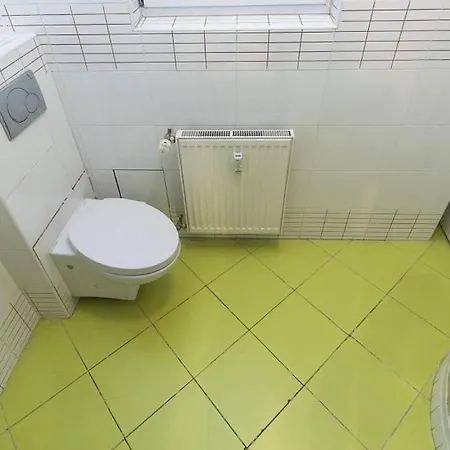 Feel At 2 Toilets Praag